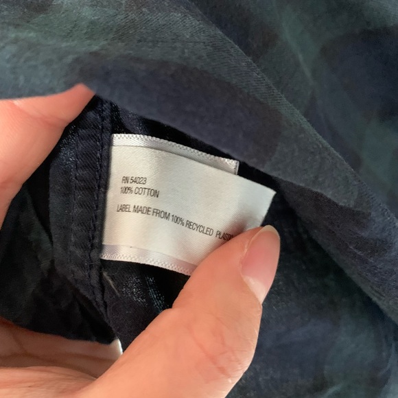 Gap Long Sleeved Button Down Shirt - Picture 6 of 6